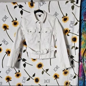 Rock & Republic size M. White belted Jacket. Color fading around neck